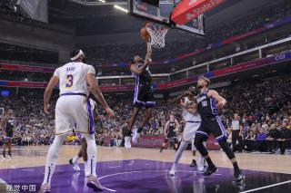 施罗德在接 施罗德在接